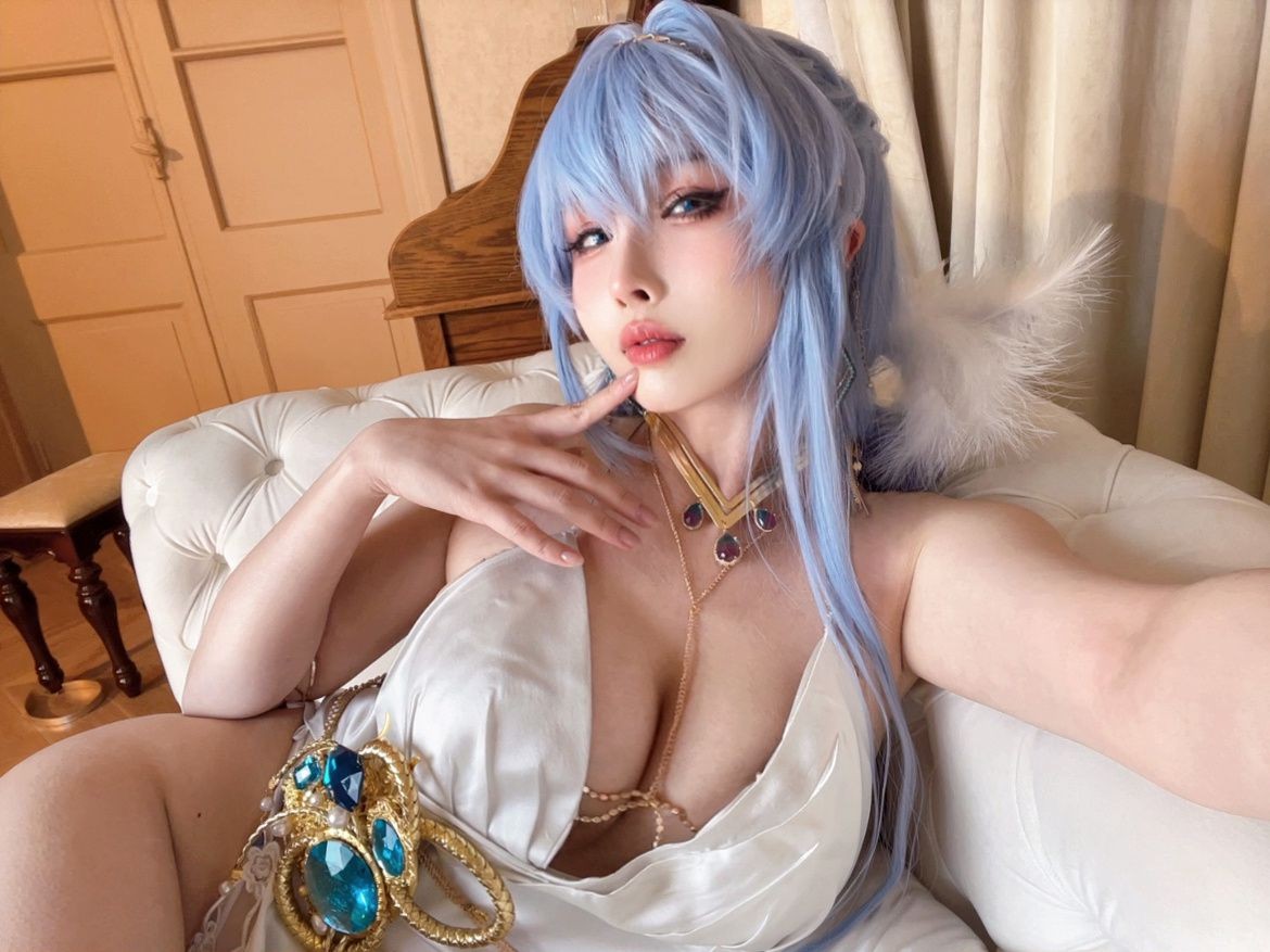 美女动漫博主rioko凉凉子性感Cosplay写真海伦礼服 (37)