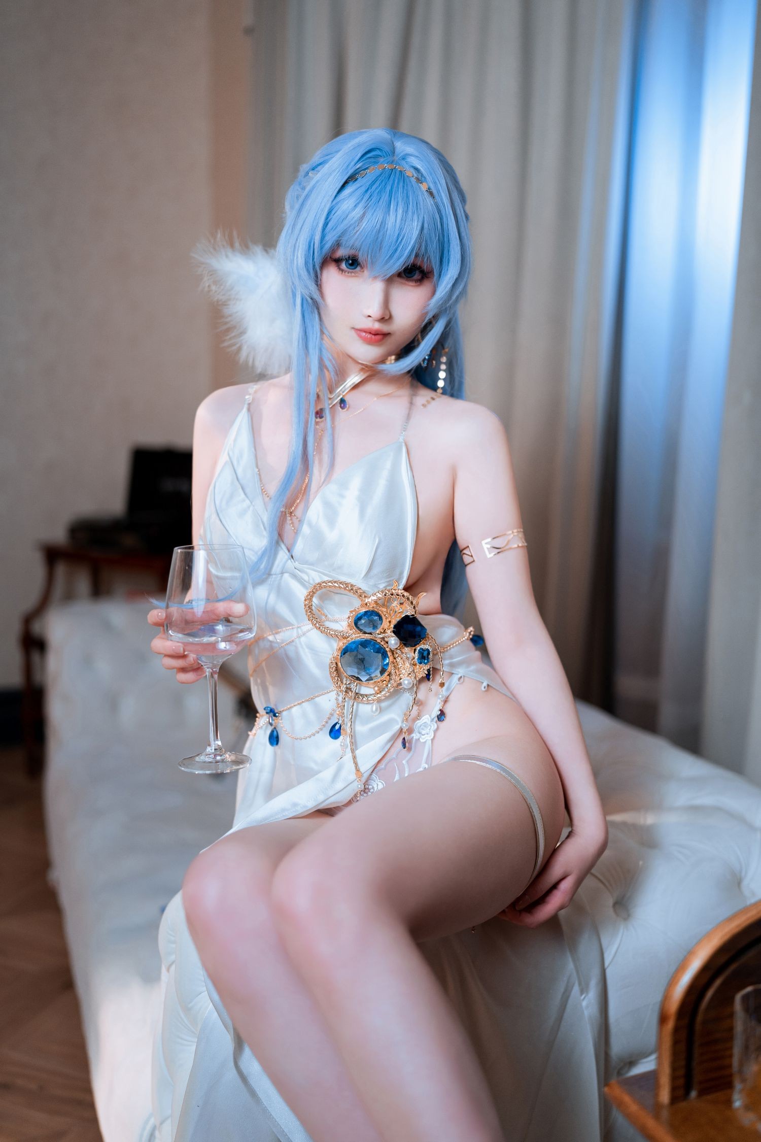 美女动漫博主rioko凉凉子性感Cosplay写真海伦礼服 (5)