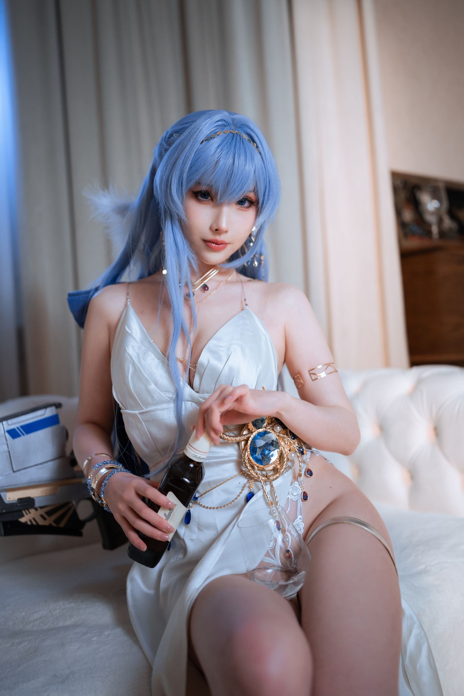 美女动漫博主rioko凉凉子性感Cosplay写真海伦礼服 (7)