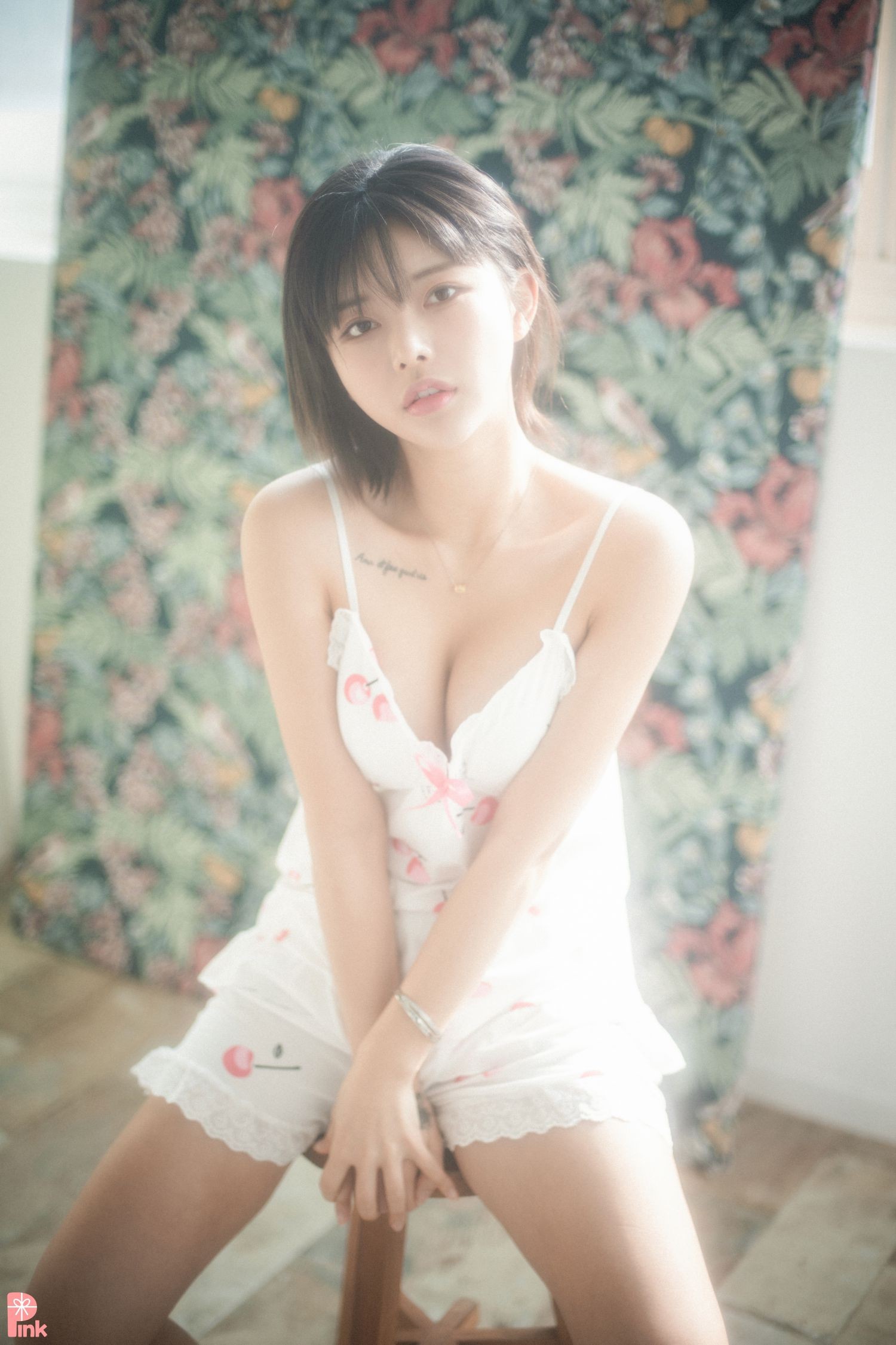 PINK RIBBON 韩国美少女模特性感写真 Uuuha Floral (15)