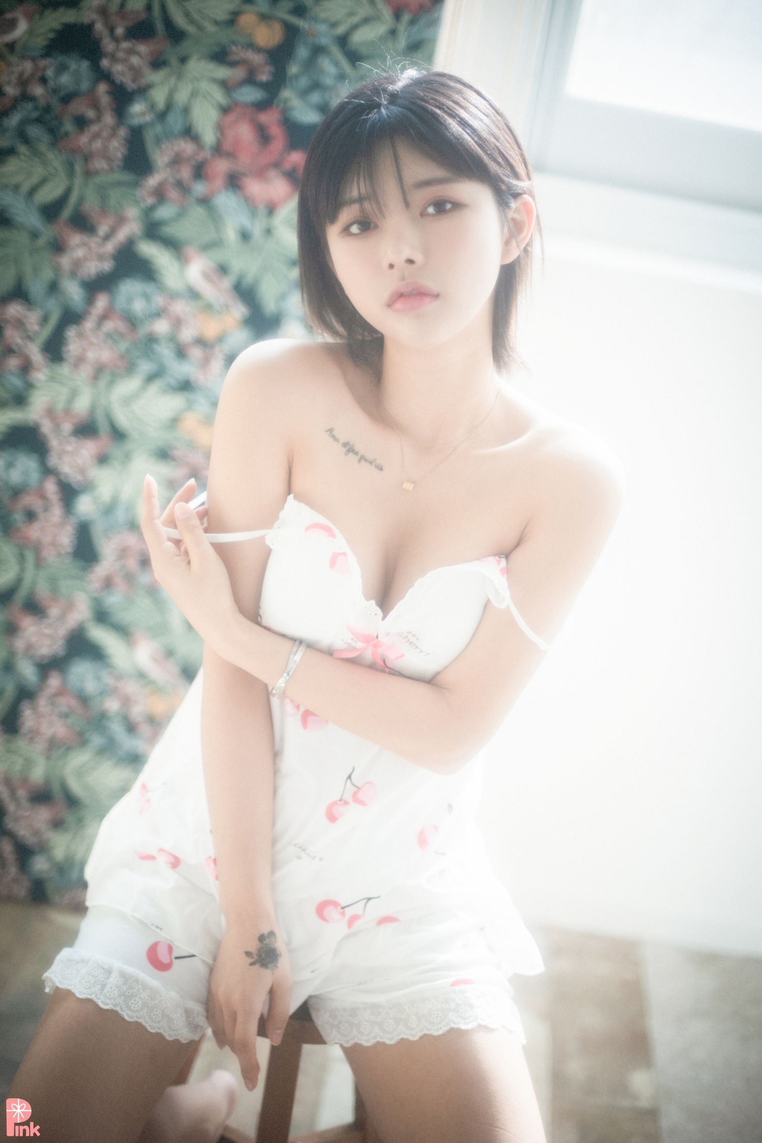 PINK RIBBON 韩国美少女模特性感写真 Uuuha Floral (4)