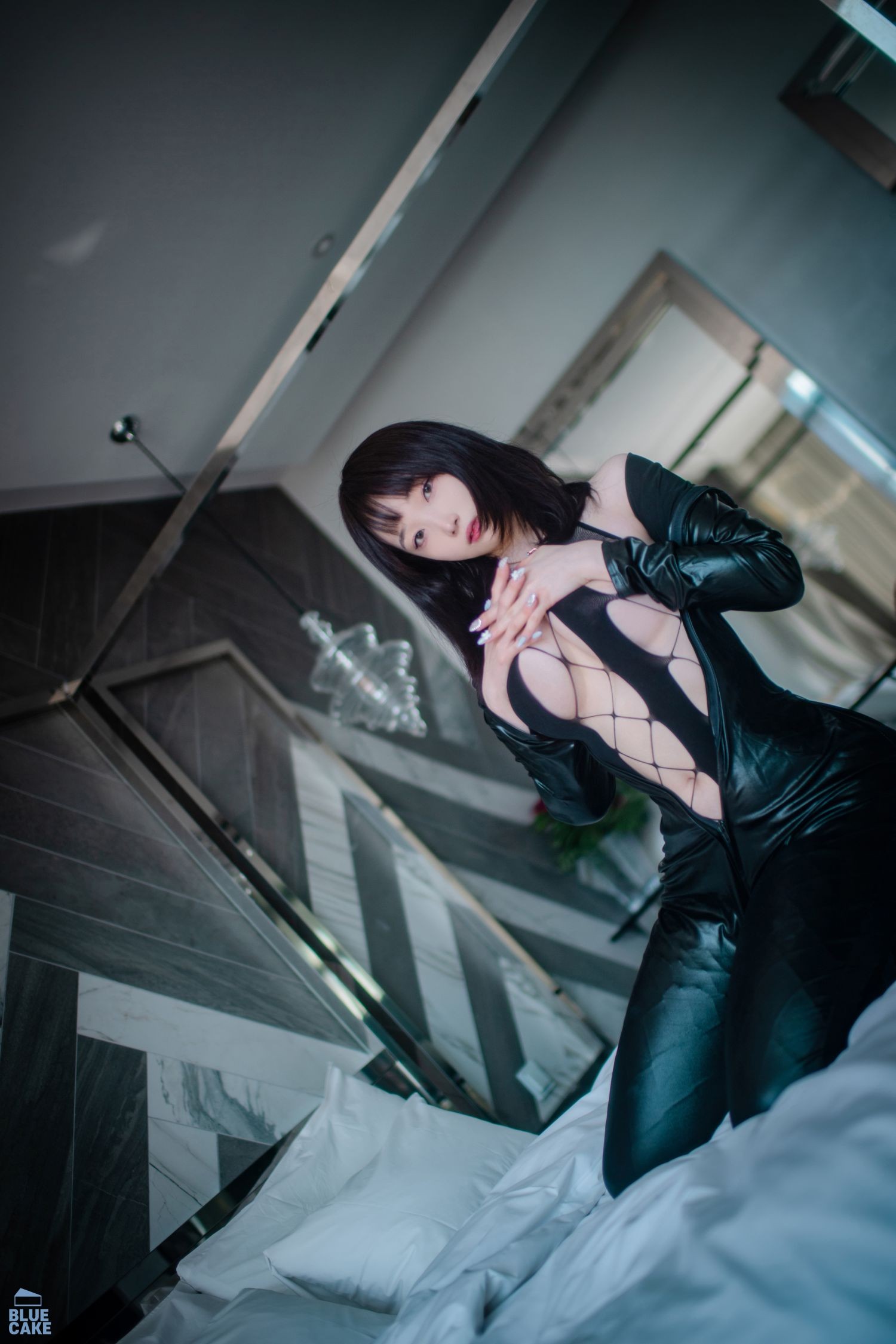 BLUECAKE 韩国美少女模特性感写真 Bambi Black Mist (3)