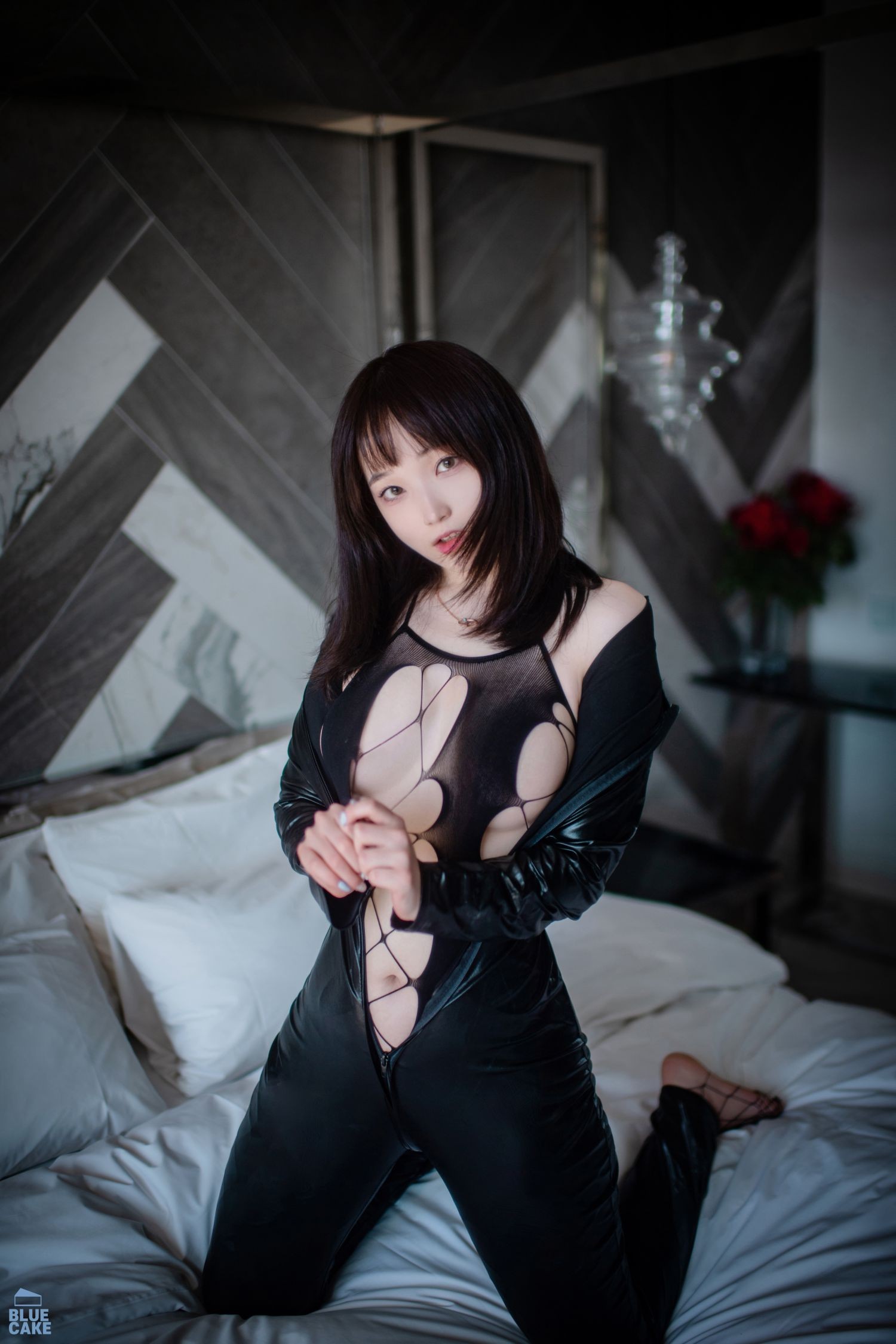 BLUECAKE 韩国美少女模特性感写真 Bambi Black Mist (8)