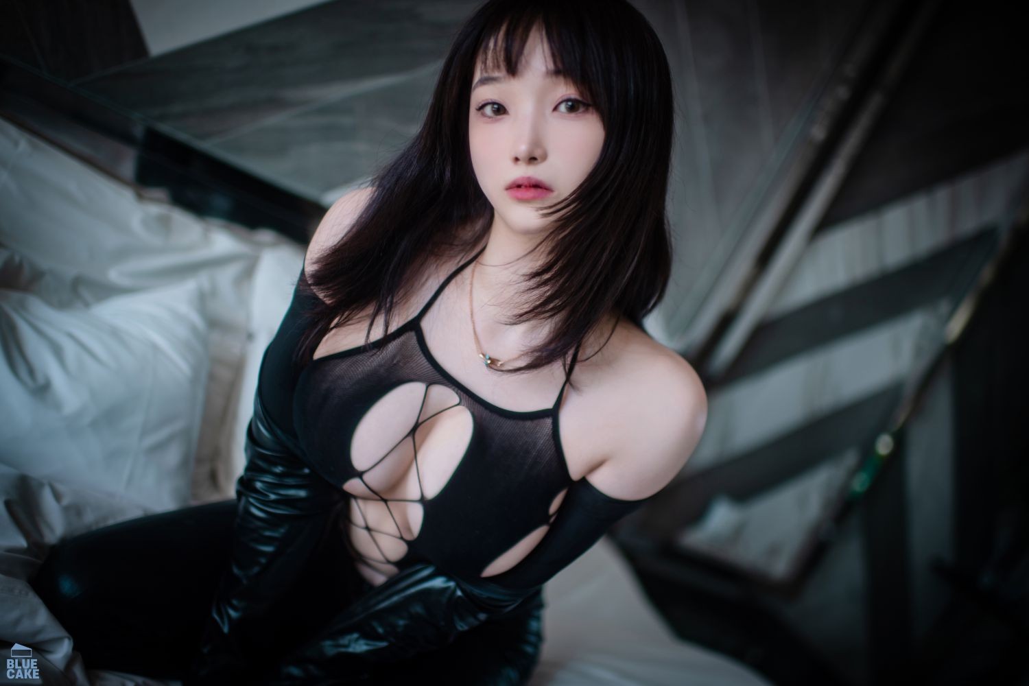 BLUECAKE 韩国美少女模特性感写真 Bambi Black Mist (11)