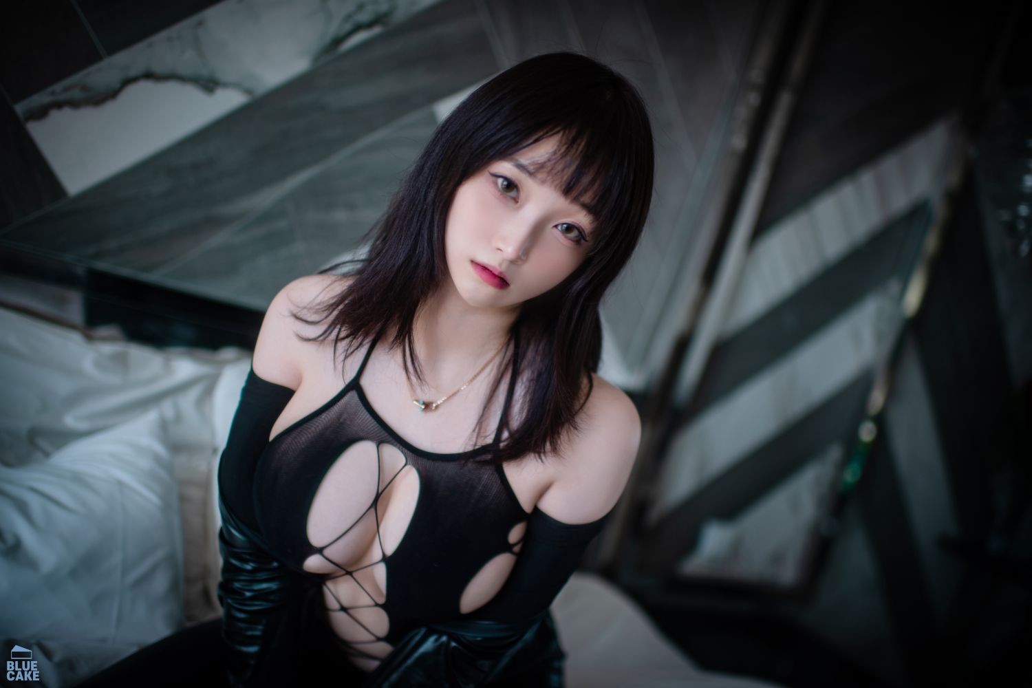 BLUECAKE 韩国美少女模特性感写真 Bambi Black Mist (10)