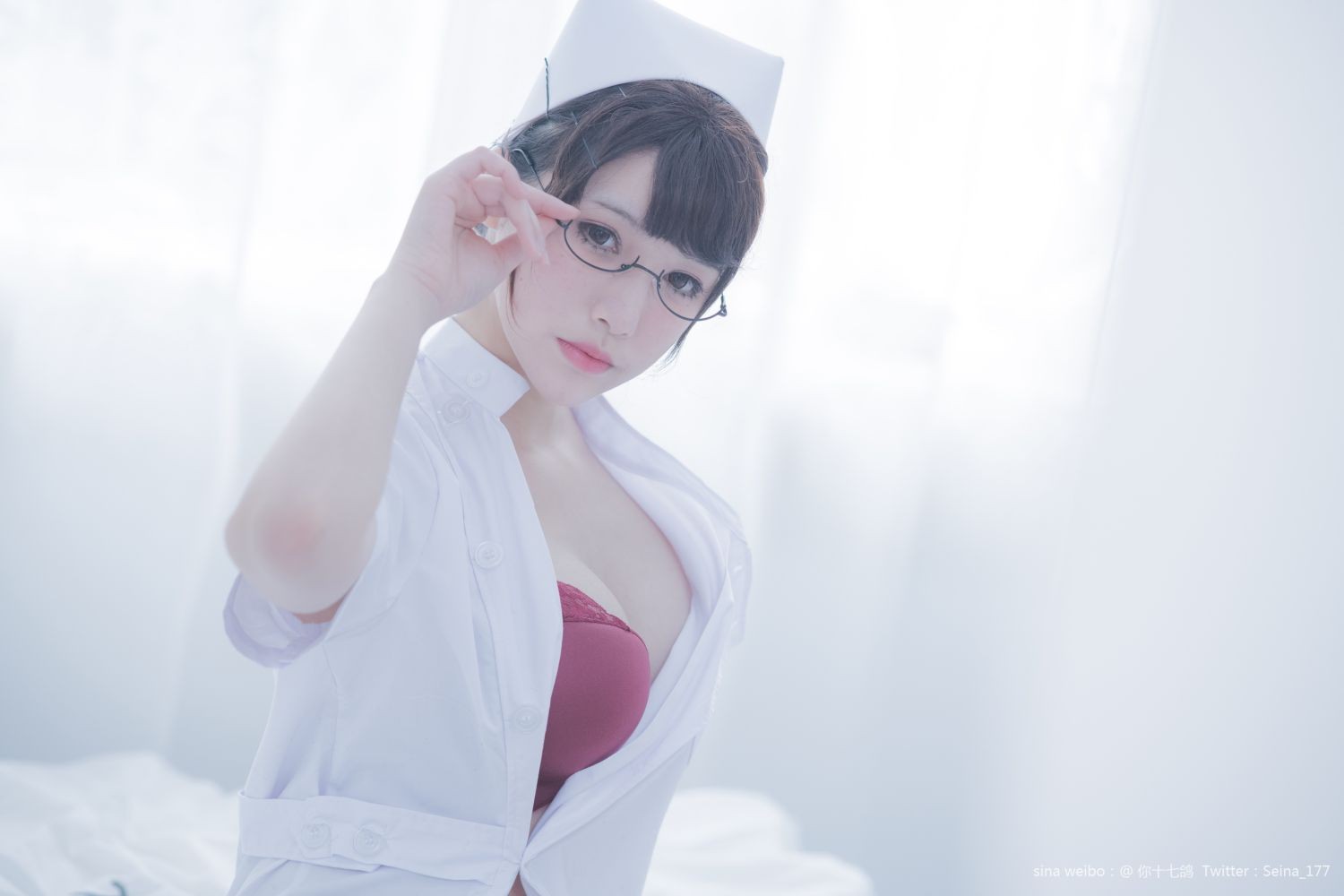 美女动漫博主你十七鸽性感Cosplay写真白色护士 (20)