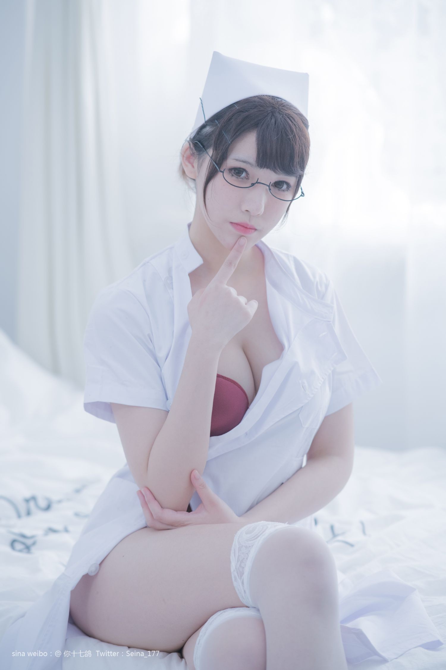 美女动漫博主你十七鸽性感Cosplay写真白色护士 (18)