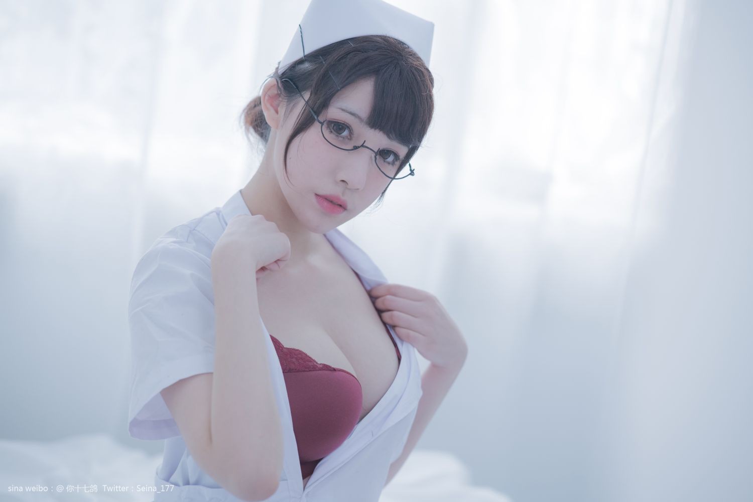 美女动漫博主你十七鸽性感Cosplay写真白色护士 (21)