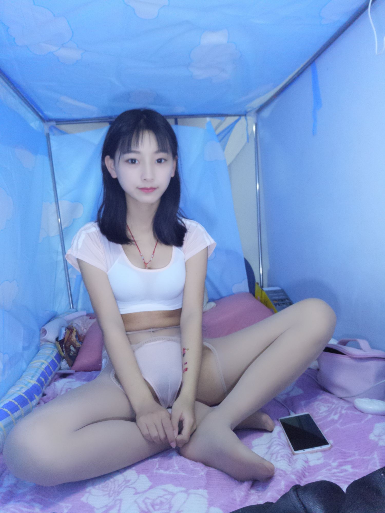 美女网红蓓蓓性感自拍私摄写真图片黑白薄丝袜 (104)